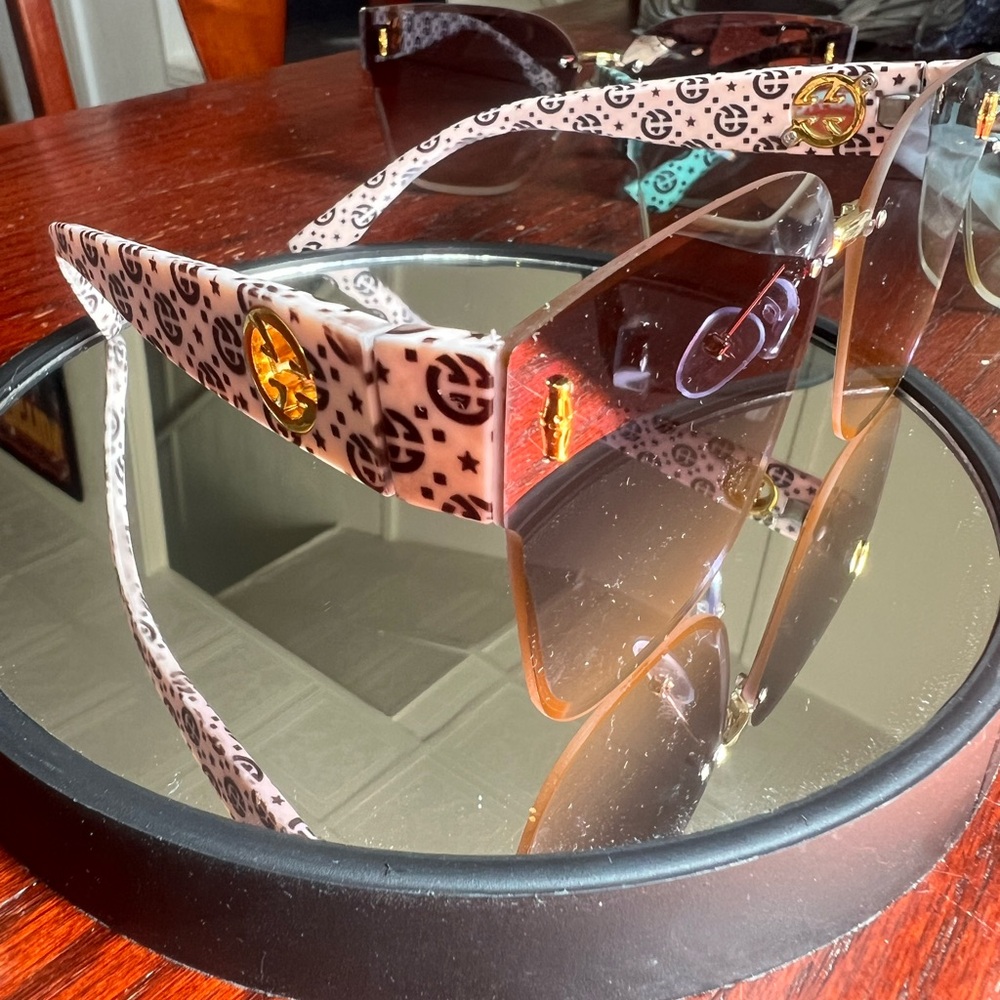 Brown Oversized Square Gradient Glasses - image 3